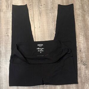 🍀 Aritzia Black Stretch Leggings with Fold-Over Waistband

🍀4 for $50